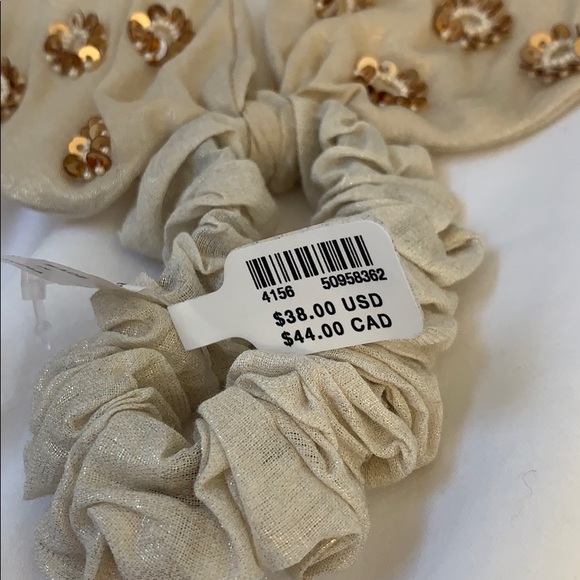 NWT Anthropologie Pearl Embellished Bow Srunchie - Picture 2 of 4